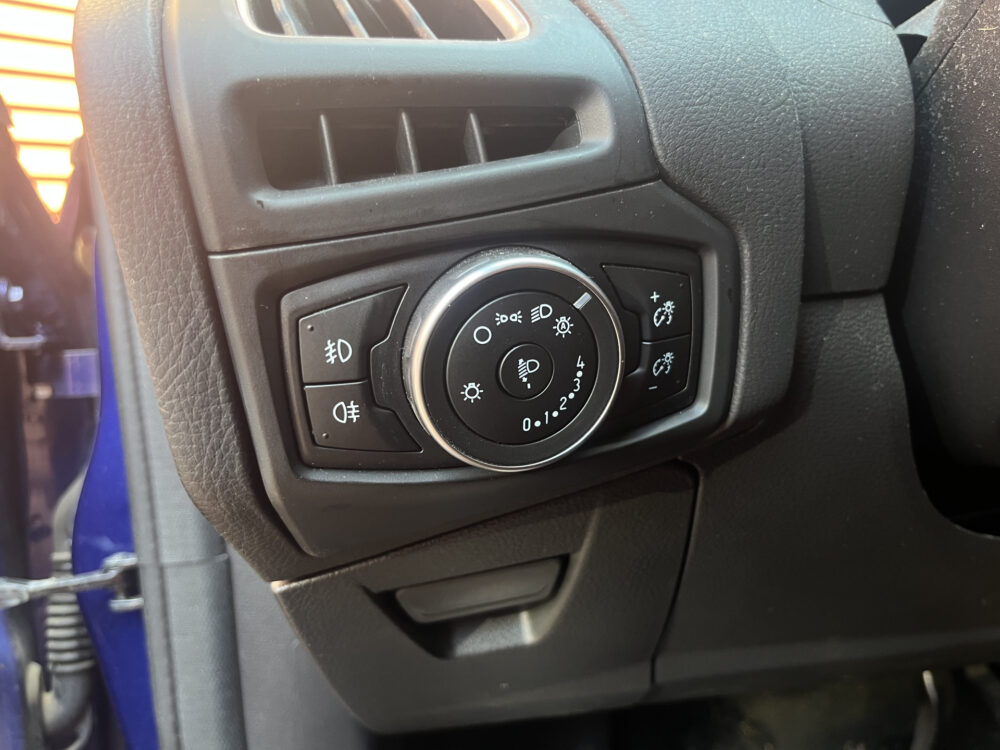 Ford FOCUS Wagon 1.5 EcoBoost Titanium 150PK- 1e EIGENAAR, UNIEKE KM STAND // CAMERA+SENSOREN // NAVI+CARPLAY // KEYLESS // STOELVERWARMING // 19
