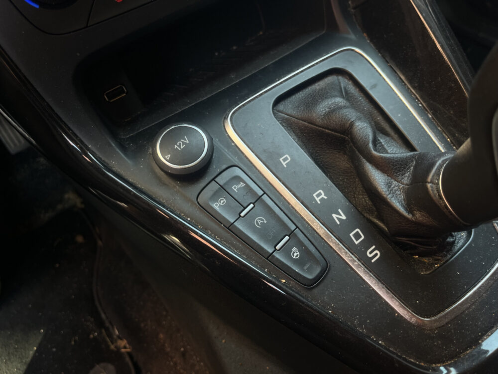 Ford FOCUS Wagon 1.5 EcoBoost Titanium 150PK- 1e EIGENAAR, UNIEKE KM STAND // CAMERA+SENSOREN // NAVI+CARPLAY // KEYLESS // STOELVERWARMING // 24