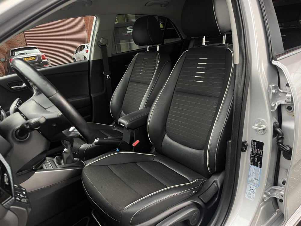 Kia Rio 1.0 TGDI GT-Line DEALER ONDERHOUDEN!! // FULL LED // NAVI + CARPLAY // HALF-LEDER // CAMERA // KEYLESS // STOEL + STUURWIELVERWA 16
