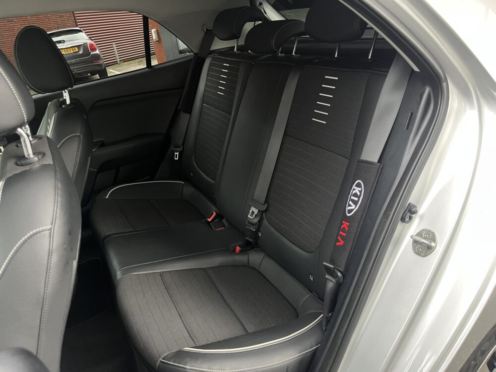 Kia Rio 1.0 TGDI GT-Line DEALER ONDERHOUDEN!! // FULL LED // NAVI + CARPLAY // HALF-LEDER // CAMERA // KEYLESS // STOEL + STUURWIELVERWA 17