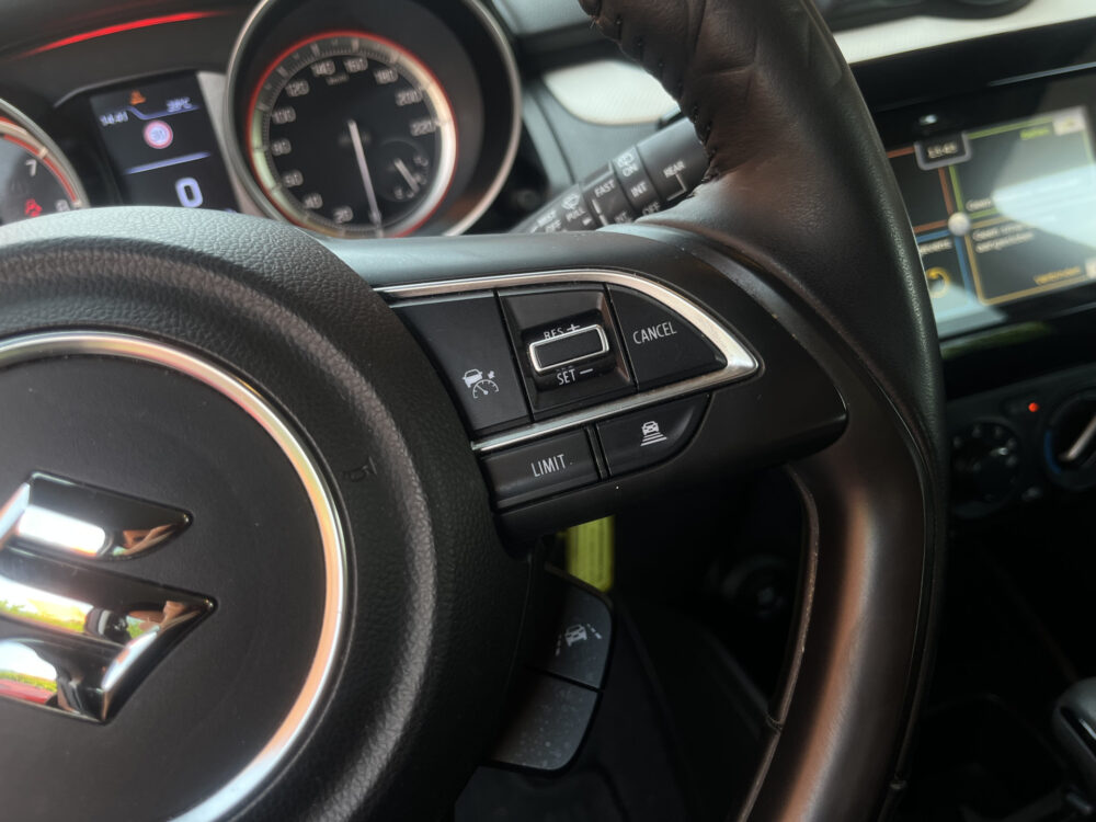 Suzuki Swift 1.2 Style Smart Hybrid // ADAPT. CRUISE // LED // DODEHOEK // STOELVERWARMING // CAMERA+SENSOREN // APPLE-ANCROID AUTO // 18