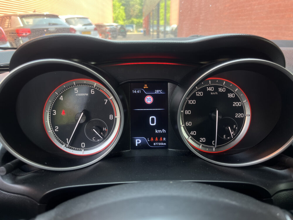 Suzuki Swift 1.2 Style Smart Hybrid // ADAPT. CRUISE // LED // DODEHOEK // STOELVERWARMING // CAMERA+SENSOREN // APPLE-ANCROID AUTO // 26