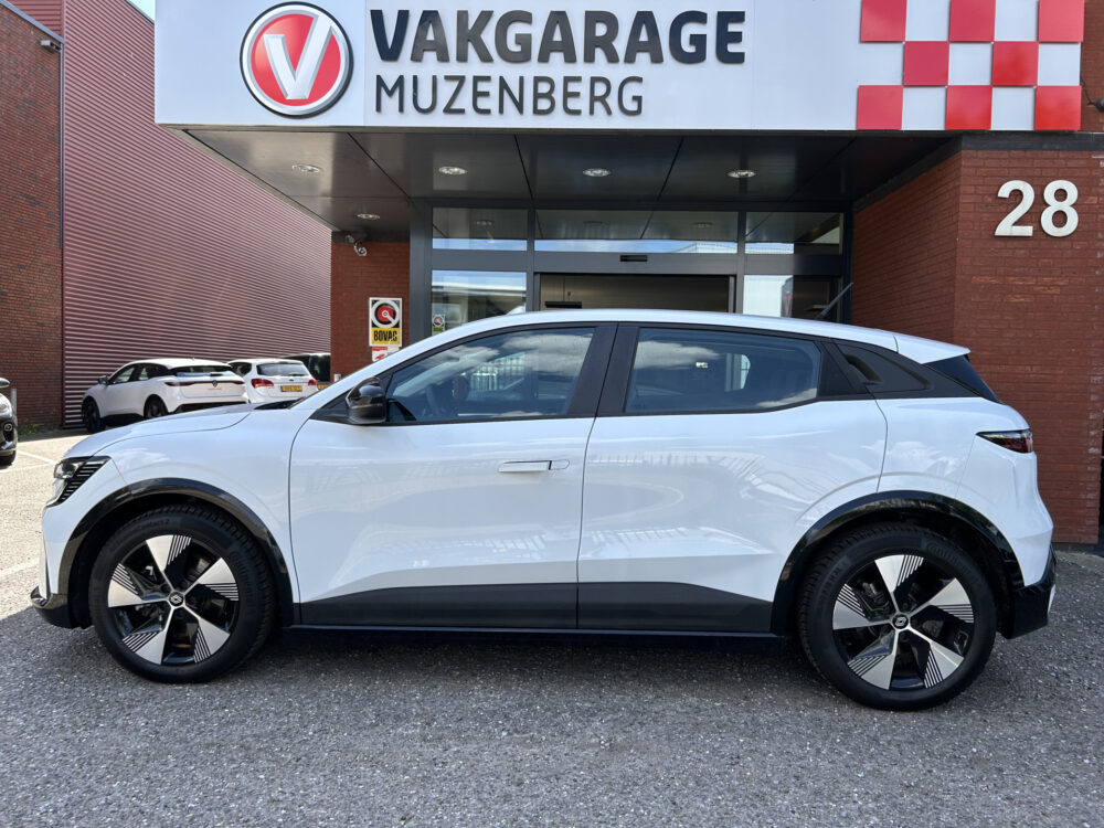 Renault Mégane E-Tech EV40 Boost Charge Equilibre SOH 95% // FULL LED // APPLE CARPLAY / ANDROID AUTO // CAMERA // DIGITAAL DISPLAY // KEYLESS 3