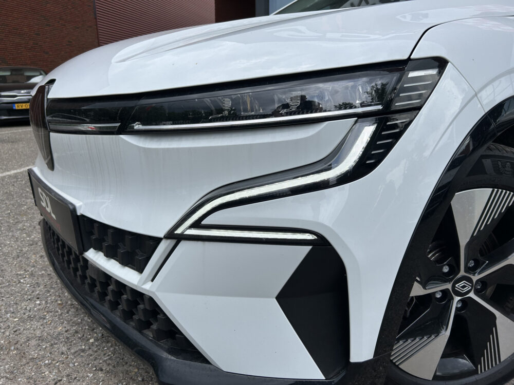 Renault Mégane E-Tech EV40 Boost Charge Equilibre // FULL LED // STOEL + STUURWIELVERWARMING // CLIMA // APPLE CARPLAY / ANDROID AUTO // CAMERA 24