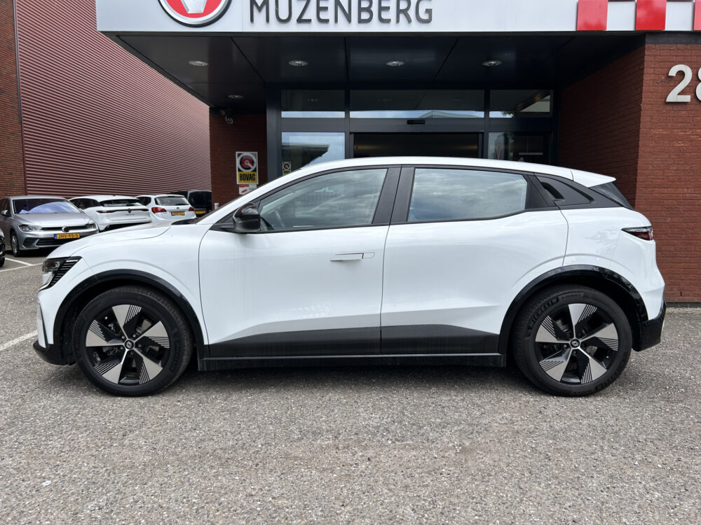 Renault Mégane E-Tech EV40 Boost Charge Equilibre // FULL LED // STOEL + STUURWIELVERWARMING // CLIMA // APPLE CARPLAY / ANDROID AUTO // CAMERA 3