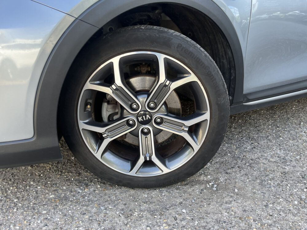 Kia Xceed 1.6 GDi PHEV DynamicPlusLine // KEYLESS // HALF LEDER // CAMERA+SENSOREN // STUUR+STOELVERARMING // NAVI+CARPLAY // 12