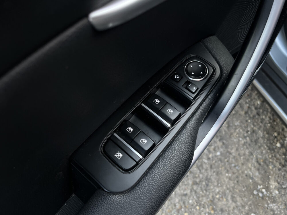 Kia Xceed 1.6 GDi PHEV DynamicPlusLine // KEYLESS // HALF LEDER // CAMERA+SENSOREN // STUUR+STOELVERARMING // NAVI+CARPLAY // 18