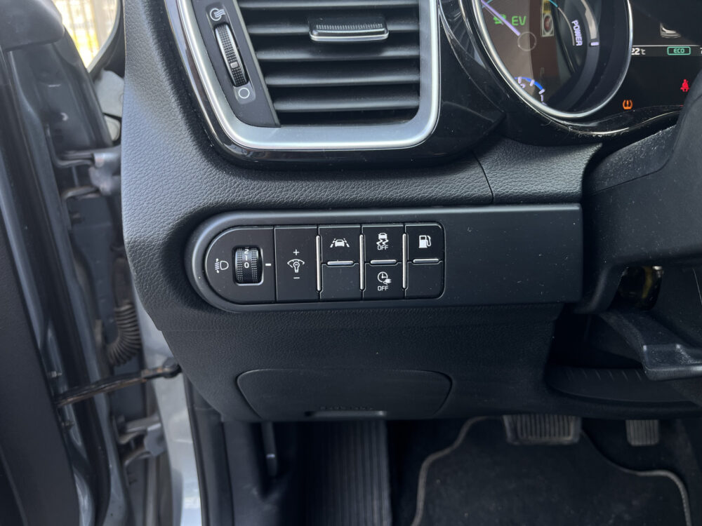 Kia Xceed 1.6 GDi PHEV DynamicPlusLine // KEYLESS // HALF LEDER // CAMERA+SENSOREN // STUUR+STOELVERARMING // NAVI+CARPLAY // 19