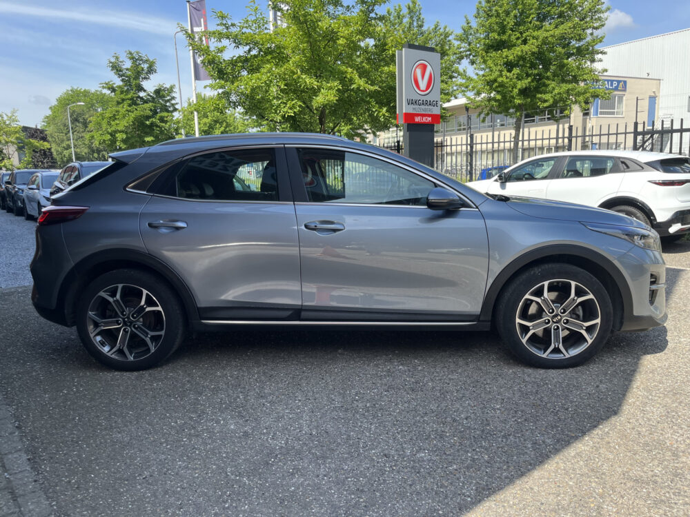Kia Xceed 1.6 GDi PHEV DynamicPlusLine // KEYLESS // HALF LEDER // CAMERA+SENSOREN // STUUR+STOELVERARMING // NAVI+CARPLAY // 8