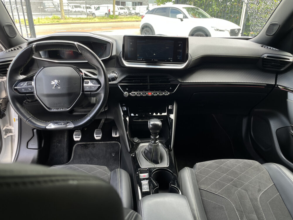 Peugeot 2008 1.2 PureTech GT Pack D.RIEM VERVANGEN // LEDER-ALCANTARA // DODEHOEK // ADAPT. CRUISE // CAMERA+SENSOREN // STOELVERWARMING // N 18