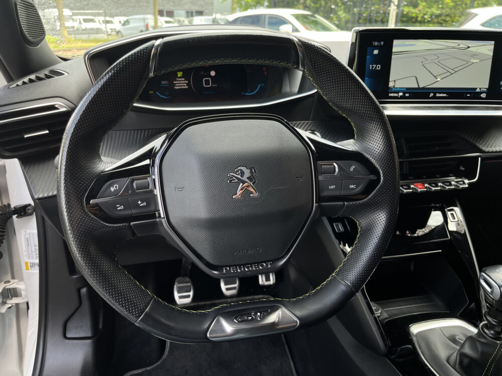 Peugeot 2008 1.2 PureTech GT Pack D.RIEM VERVANGEN // LEDER-ALCANTARA // DODEHOEK // ADAPT. CRUISE // CAMERA+SENSOREN // STOELVERWARMING // N 22
