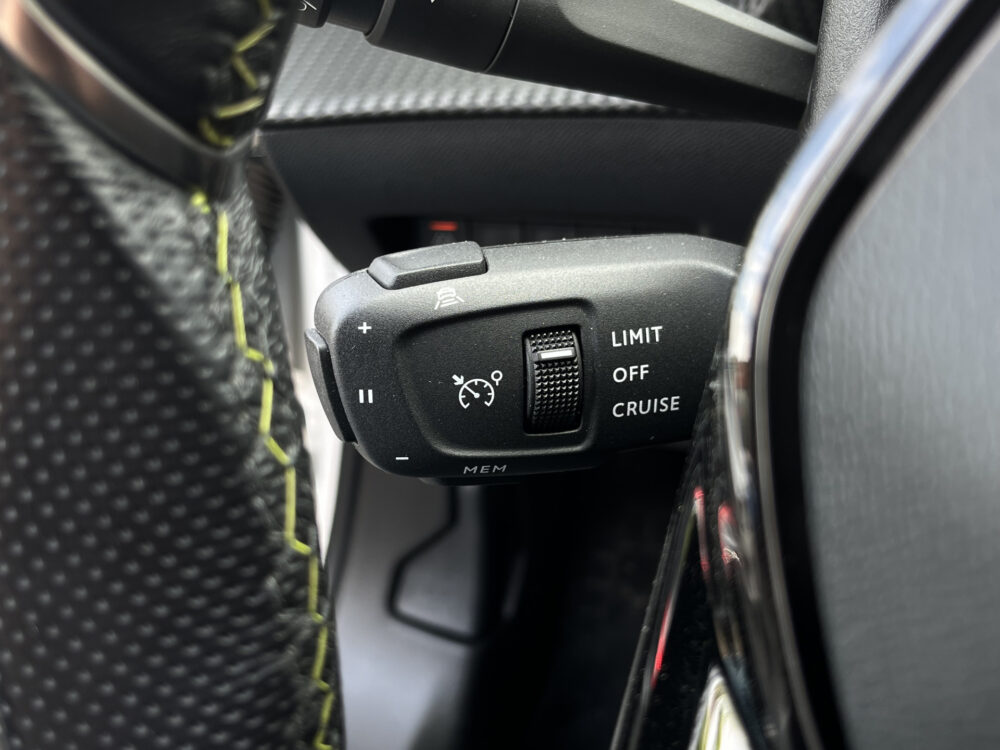 Peugeot 2008 1.2 PureTech GT Pack D.RIEM VERVANGEN // LEDER-ALCANTARA // DODEHOEK // ADAPT. CRUISE // CAMERA+SENSOREN // STOELVERWARMING // N 23