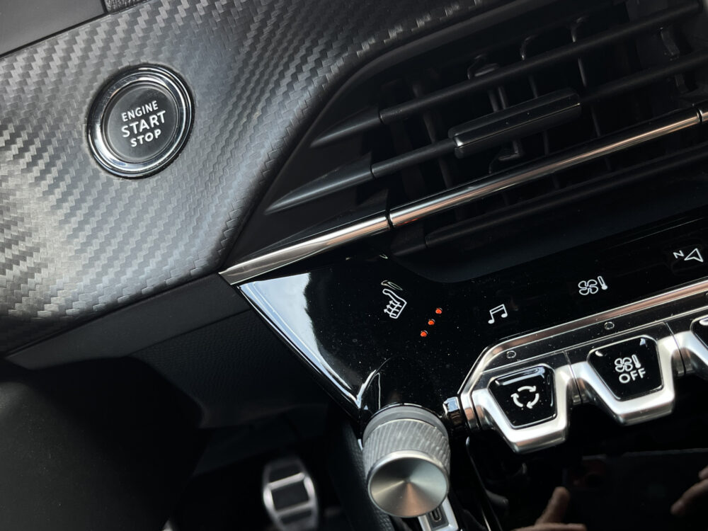 Peugeot 2008 1.2 PureTech GT Pack D.RIEM VERVANGEN // LEDER-ALCANTARA // DODEHOEK // ADAPT. CRUISE // CAMERA+SENSOREN // STOELVERWARMING // N 26