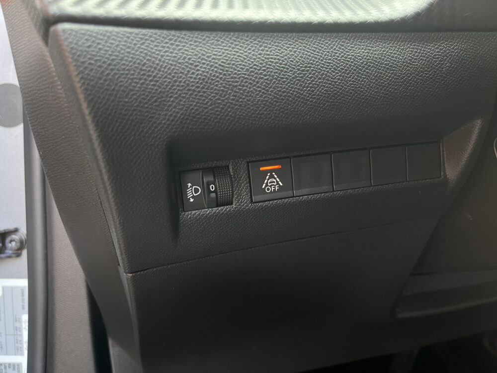Peugeot 2008 1.2 PureTech Allure // LED // KEYLESS // CAMERA+SENSOREN // CRUISE // NAVI+CARPLAY // CLIMA // 19