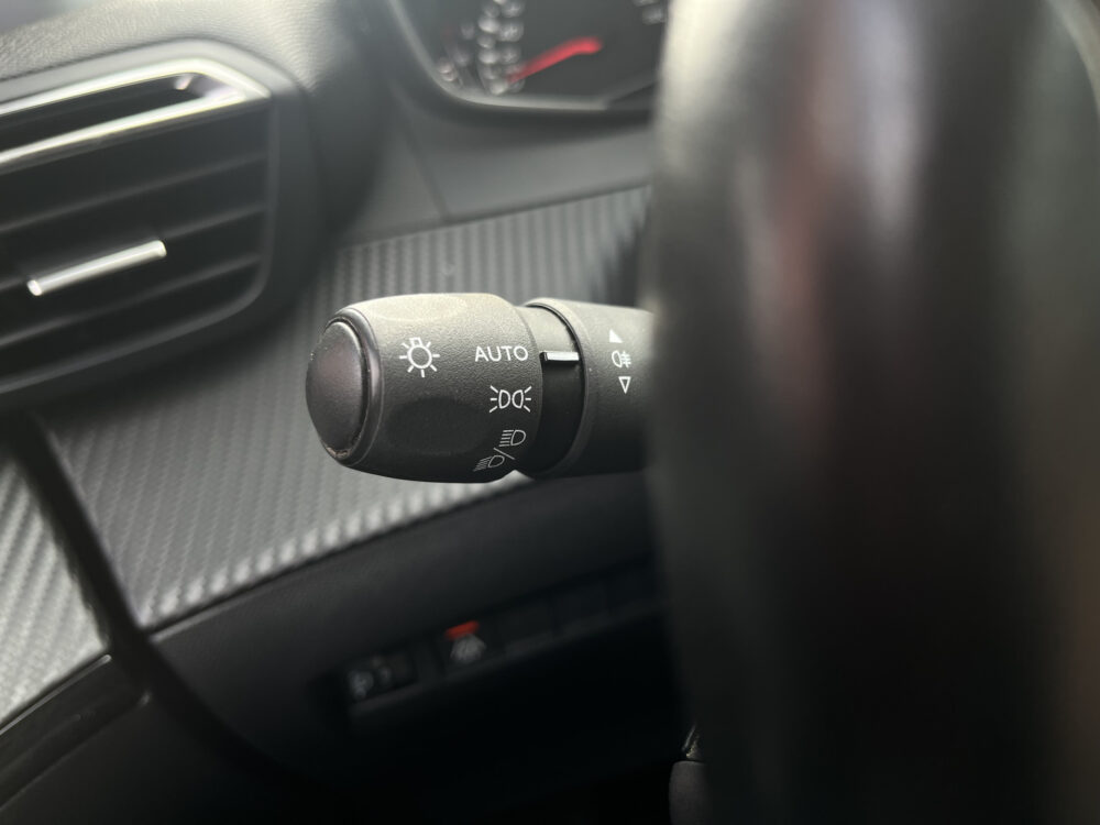 Peugeot 2008 1.2 PureTech Allure // LED // KEYLESS // CAMERA+SENSOREN // CRUISE // NAVI+CARPLAY // CLIMA // 23
