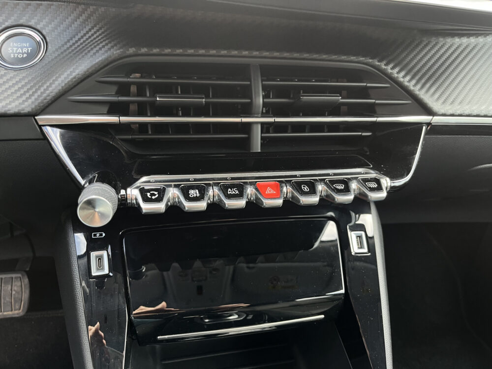 Peugeot 2008 1.2 PureTech Allure // LED // KEYLESS // CAMERA+SENSOREN // CRUISE // NAVI+CARPLAY // CLIMA // 25