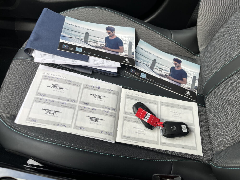 Peugeot 2008 1.2 PureTech Allure // LED // KEYLESS // CAMERA+SENSOREN // CRUISE // NAVI+CARPLAY // CLIMA // 4