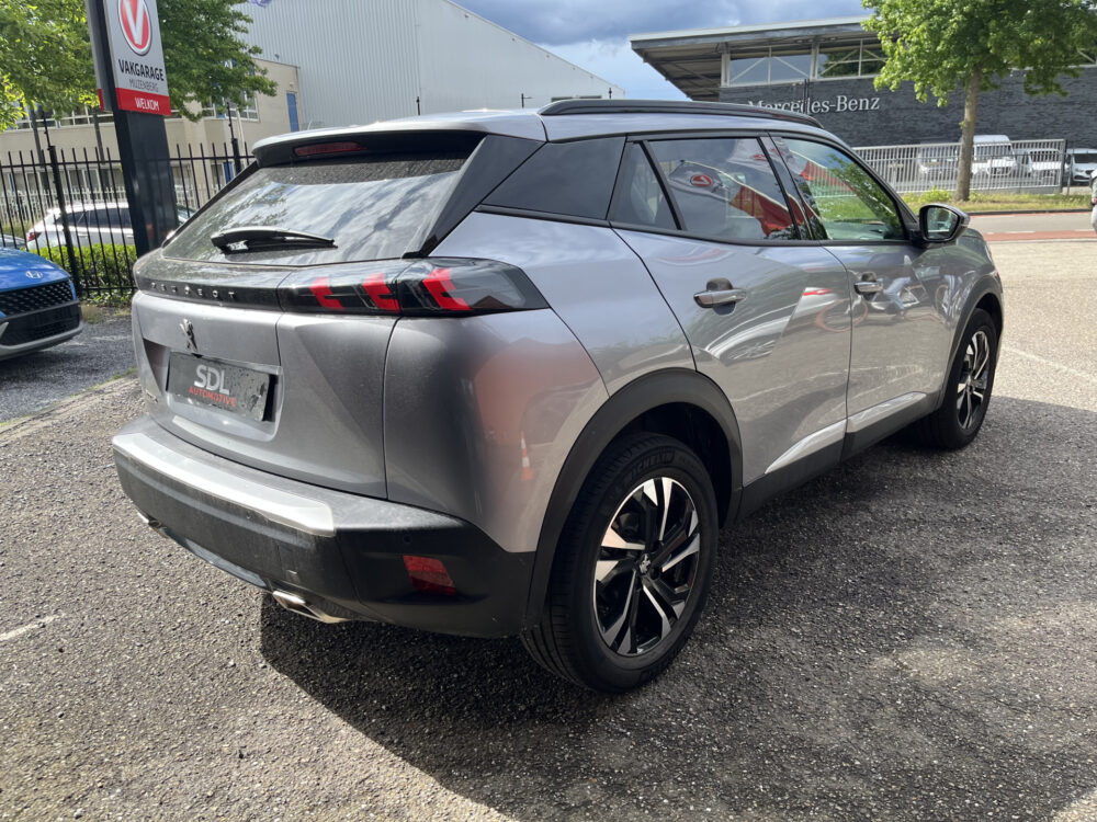 Peugeot 2008 1.2 PureTech Allure // LED // KEYLESS // CAMERA+SENSOREN // CRUISE // NAVI+CARPLAY // CLIMA // 6