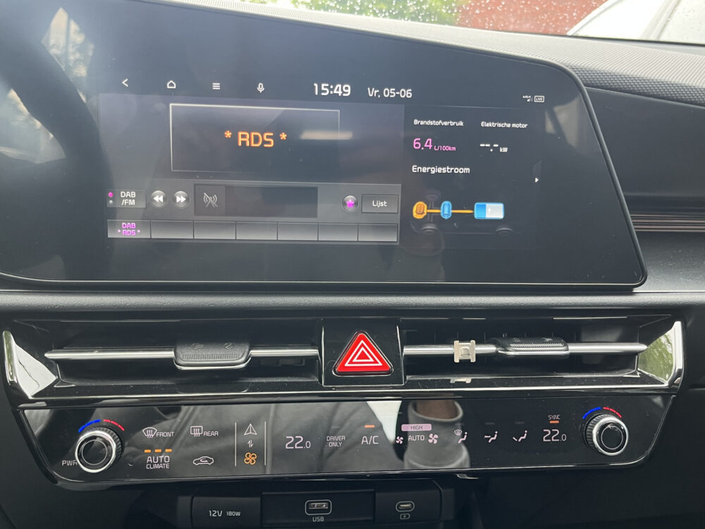 Kia Niro 1.6 GDi Hybrid ComfortLine // NAVI // CLIMA // ADAPTIVE CRUISE // CAMERA // KEY LESS // ALL SEASON BANDEN // 20
