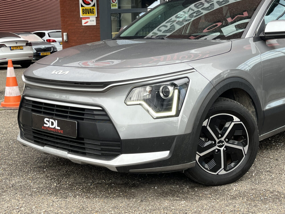 Kia Niro 1.6 GDi Hybrid ComfortLine // NAVI // CLIMA // ADAPTIVE CRUISE // CAMERA // KEY LESS // ALL SEASON BANDEN // 7