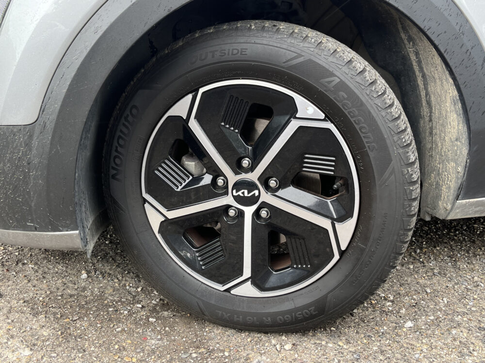 Kia Niro 1.6 GDi Hybrid ComfortLine // NAVI // CLIMA // ADAPTIVE CRUISE // CAMERA // KEY LESS // ALL SEASON BANDEN // 9