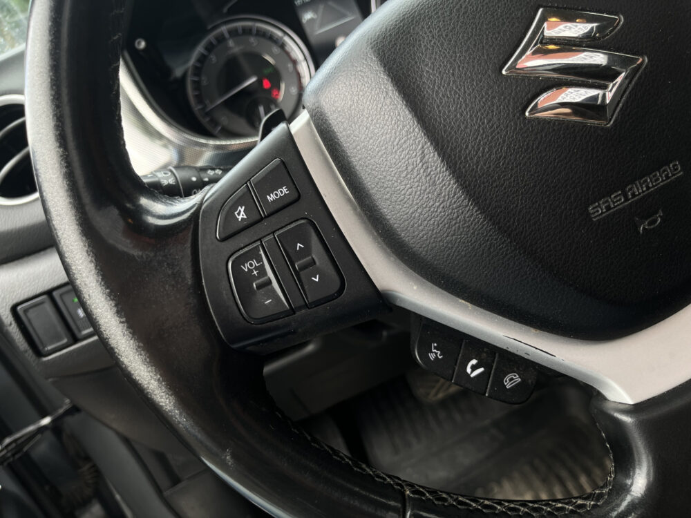 Suzuki Vitara 1.5 Hybrid Style AllGrip // SCHUIF-KANTELDAK // LEDER-ALCANTARA // AFN. TREKHAAK // ADAPT. CRUISE // KEYLESS // CAMERA // 23