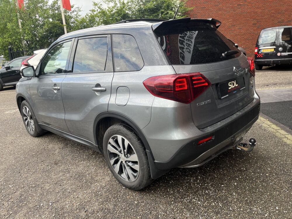 Suzuki Vitara 1.5 Hybrid Style AllGrip // SCHUIF-KANTELDAK // LEDER-ALCANTARA // AFN. TREKHAAK // ADAPT. CRUISE // KEYLESS // CAMERA // 3