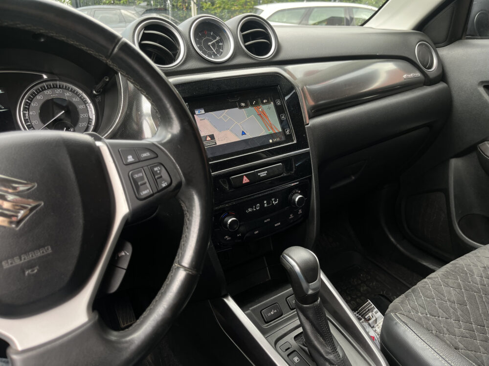 Suzuki Vitara 1.5 Hybrid Style AllGrip // SCHUIF-KANTELDAK // LEDER-ALCANTARA // AFN. TREKHAAK // ADAPT. CRUISE // KEYLESS // CAMERA // 32