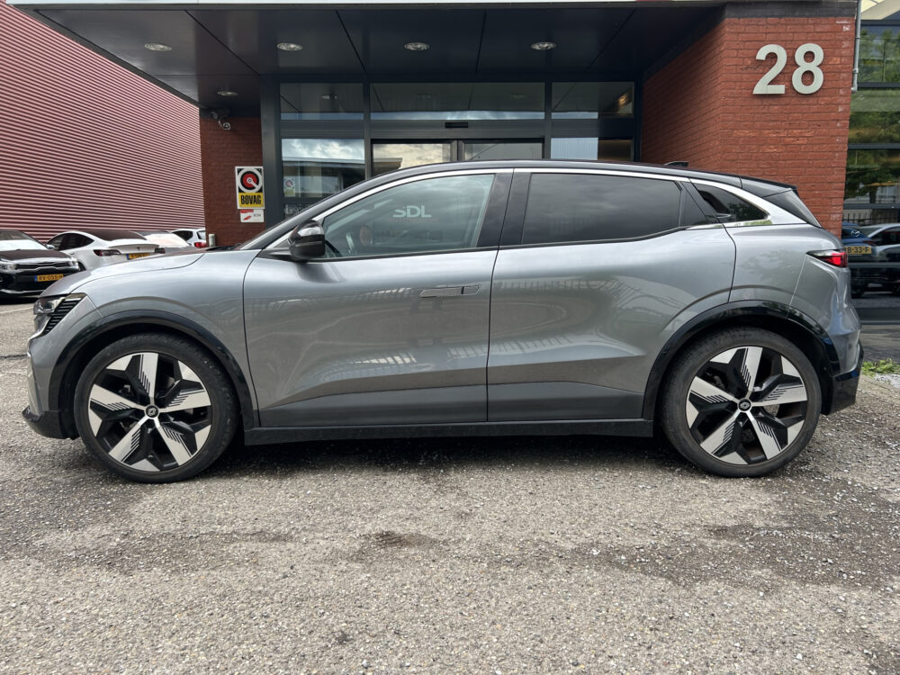 Renault Mégane E-Tech EV40 Boost Charge Techno // NAVI + CARPLAY // FULL LED // CAMERA // CLIMA // STOEL + STUURWIELVERWARMING // SFEERVERLICHT 3