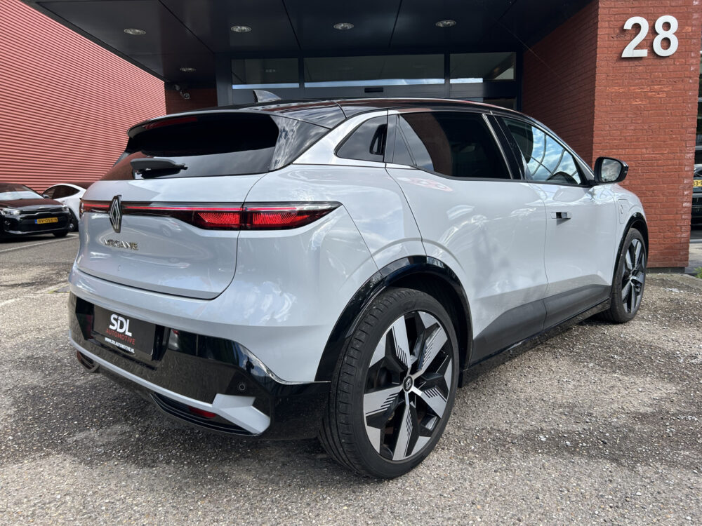 Renault Mégane E-Tech EV40 Boost Charge Techno // NAVI + CARPLAY // FULL LED // CAMERA // CLIMA // STOEL + STUURWIELVERWARMING // SFEERVERLICHT 2
