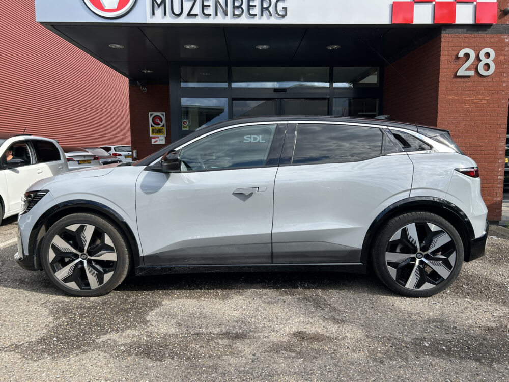 Renault Mégane E-Tech EV40 Boost Charge Techno // NAVI + CARPLAY // FULL LED // CAMERA // CLIMA // STOEL + STUURWIELVERWARMING // SFEERVERLICHT 3