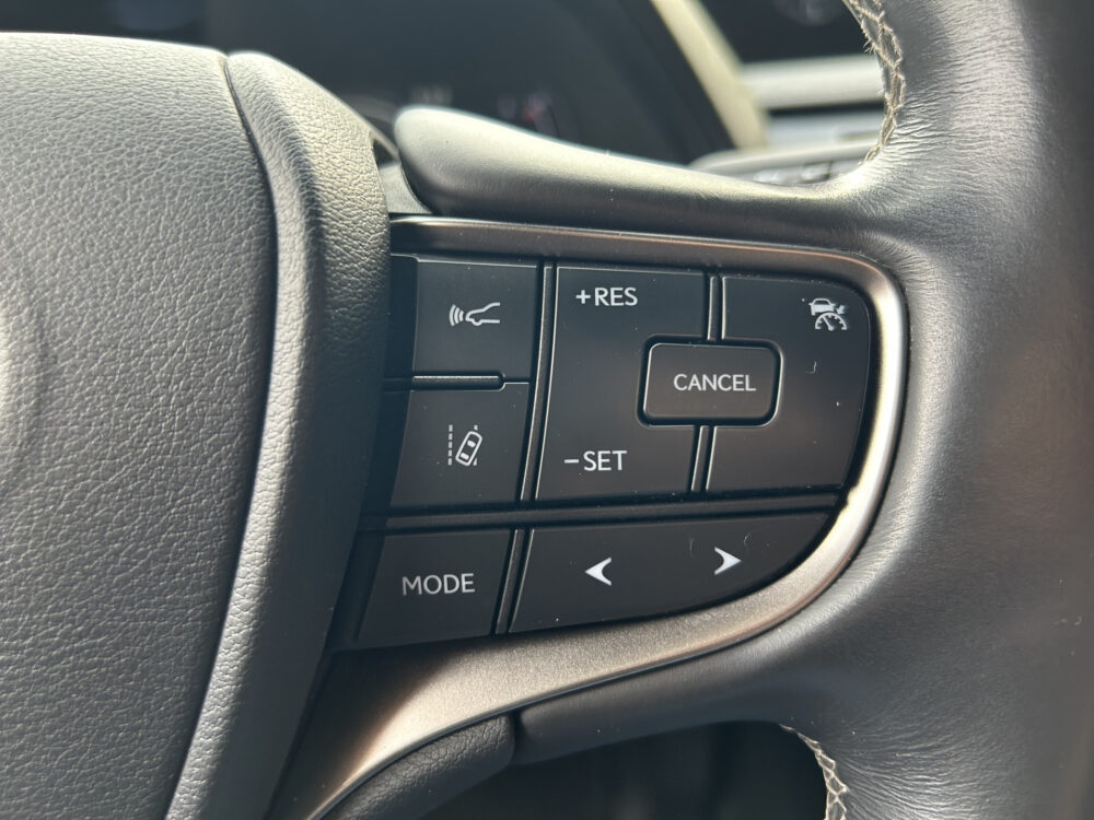 Lexus UX 250h Luxury Line DEALER ONDERHOUDEN!! // FULL LED // ADAPTIVE CRUISE // KEYLESS // NAVI // CAMERA // STOEL + STUURWIELVERWARMING 10