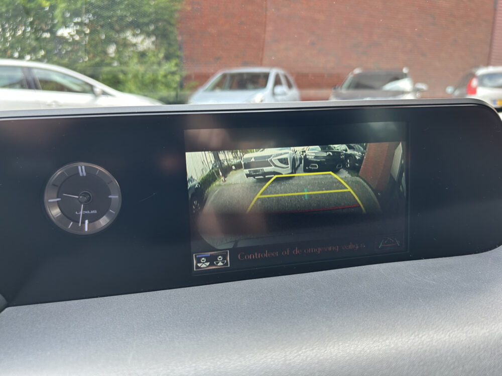 Lexus UX 250h Luxury Line DEALER ONDERHOUDEN!! // FULL LED // ADAPTIVE CRUISE // KEYLESS // NAVI // CAMERA // STOEL + STUURWIELVERWARMING 15