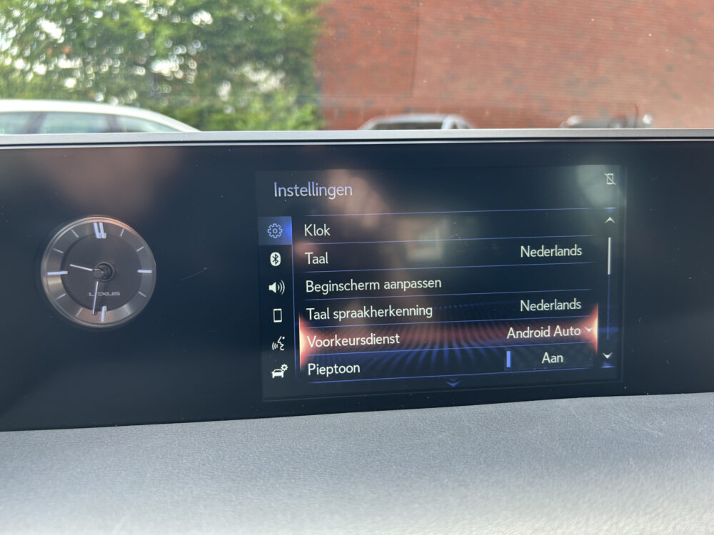 Lexus UX 250h Luxury Line DEALER ONDERHOUDEN!! // FULL LED // ADAPTIVE CRUISE // KEYLESS // NAVI // CAMERA // STOEL + STUURWIELVERWARMING 16