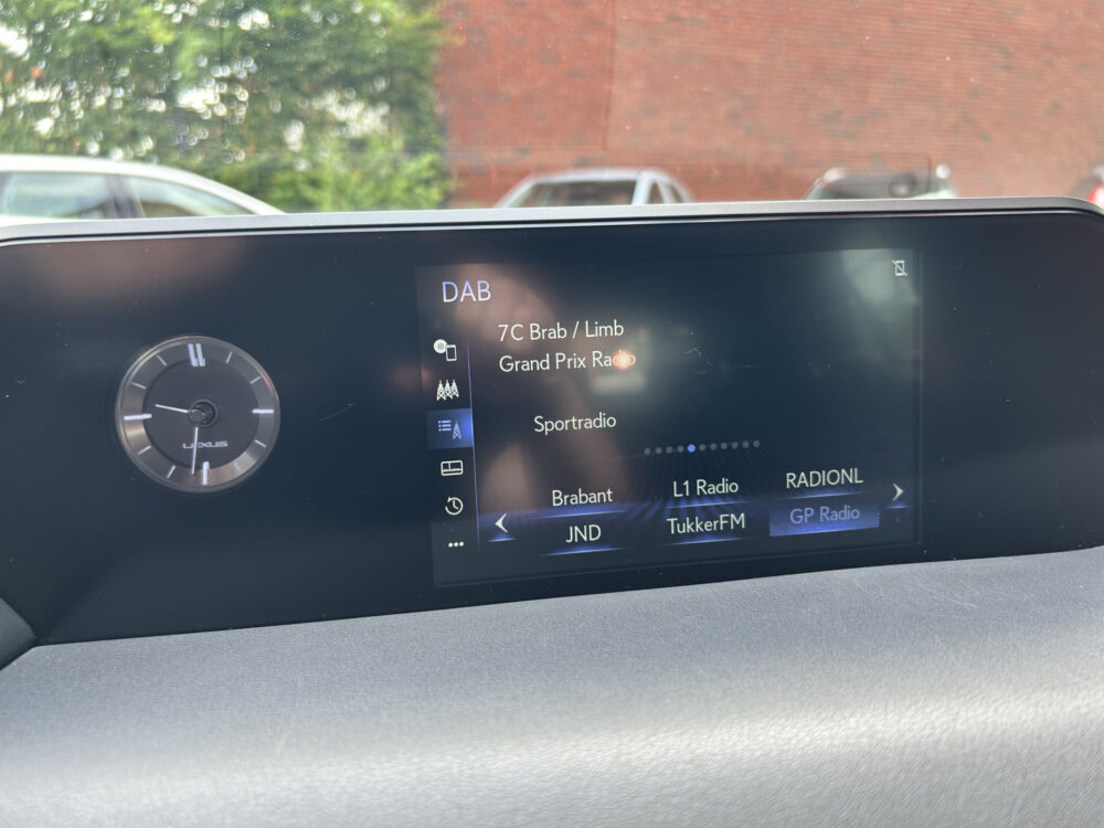 Lexus UX 250h Luxury Line DEALER ONDERHOUDEN!! // FULL LED // ADAPTIVE CRUISE // KEYLESS // NAVI // CAMERA // STOEL + STUURWIELVERWARMING 18