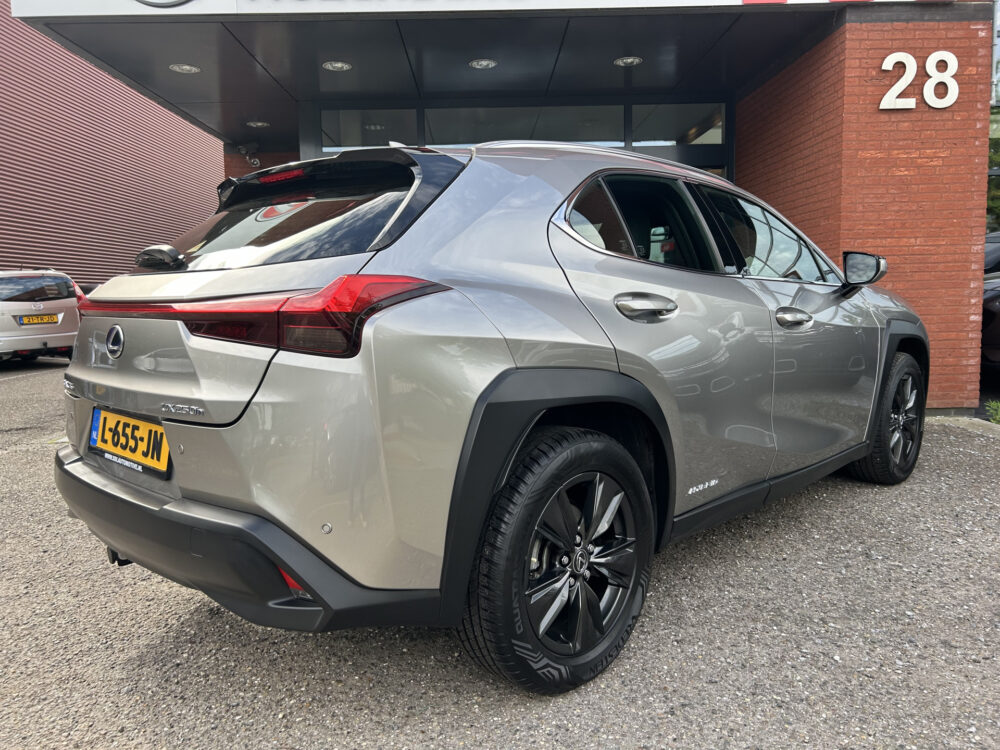 Lexus UX 250h Luxury Line DEALER ONDERHOUDEN!! // FULL LED // ADAPTIVE CRUISE // KEYLESS // NAVI // CAMERA // STOEL + STUURWIELVERWARMING 2
