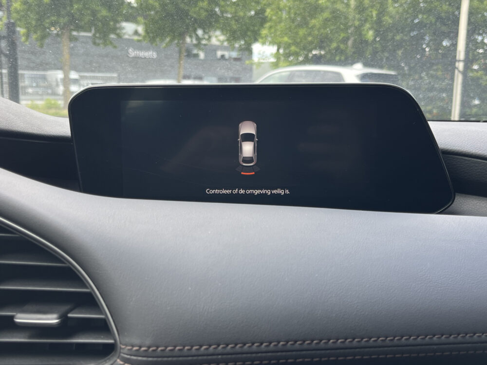 Mazda 3 2.0 SkyActiv-G 120 TS+ // NAVI // PDC // ADAPTIVE CRUISE // BLIND SPOT MONITOR // 17