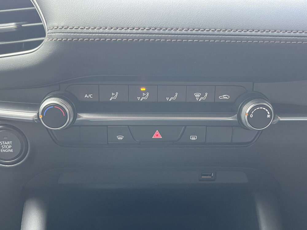 Mazda 3 2.0 SkyActiv-G 120 TS+ // NAVI // PDC // ADAPTIVE CRUISE // BLIND SPOT MONITOR // 18