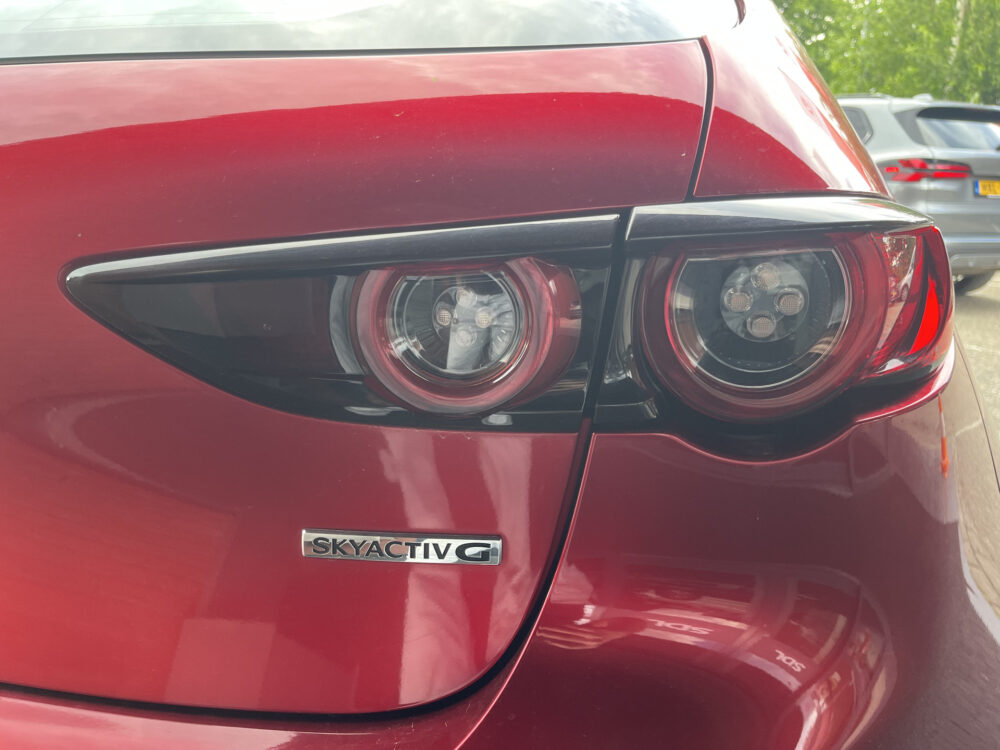 Mazda 3 2.0 SkyActiv-G 120 TS+ // NAVI // PDC // ADAPTIVE CRUISE // BLIND SPOT MONITOR // 20