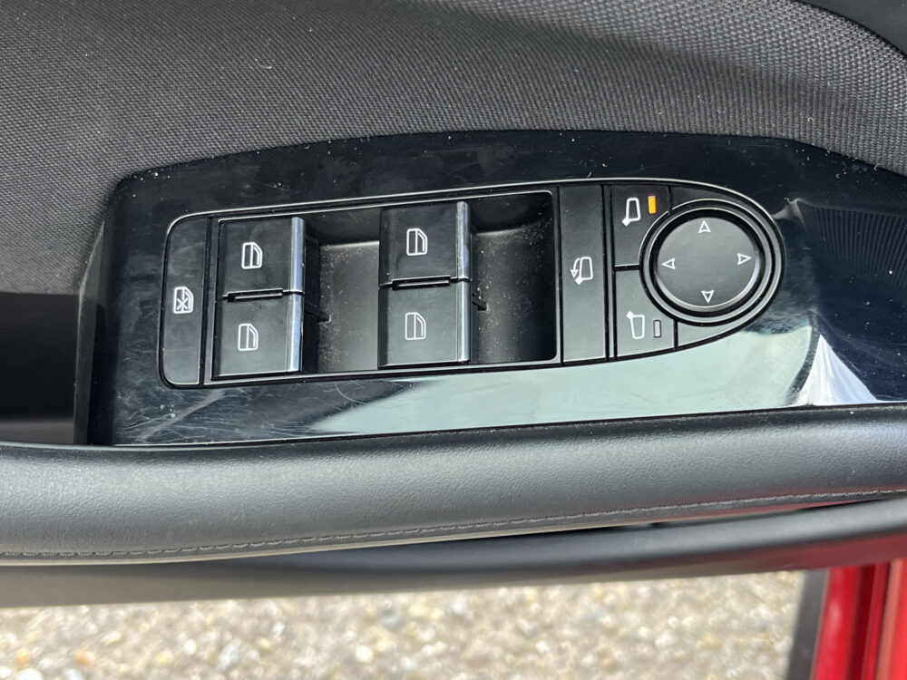 Mazda 3 2.0 SkyActiv-G 120 TS+ // NAVI // PDC // ADAPTIVE CRUISE // BLIND SPOT MONITOR // 21