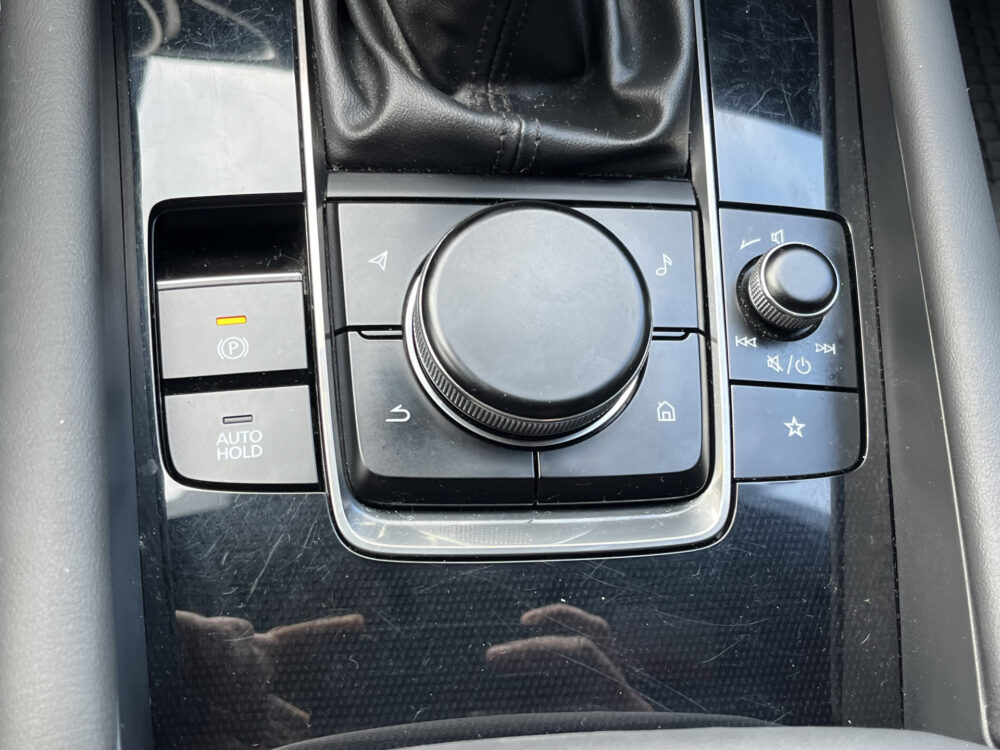 Mazda 3 2.0 SkyActiv-G 120 TS+ // NAVI // PDC // ADAPTIVE CRUISE // BLIND SPOT MONITOR // 27
