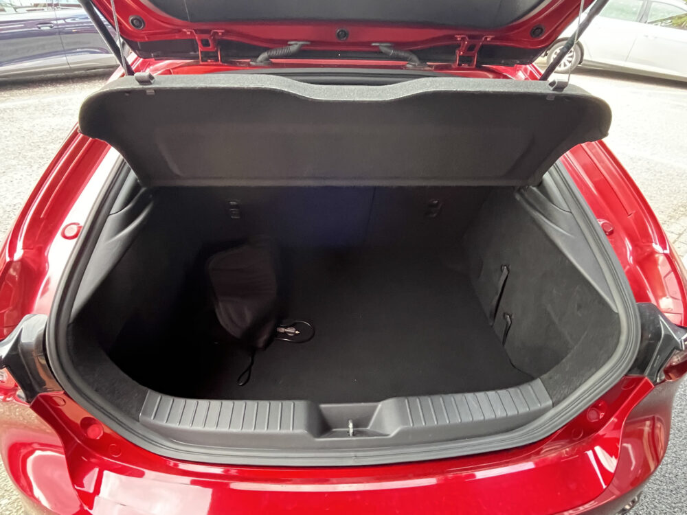 Mazda 3 2.0 SkyActiv-G 120 TS+ // NAVI // PDC // ADAPTIVE CRUISE // BLIND SPOT MONITOR // 29