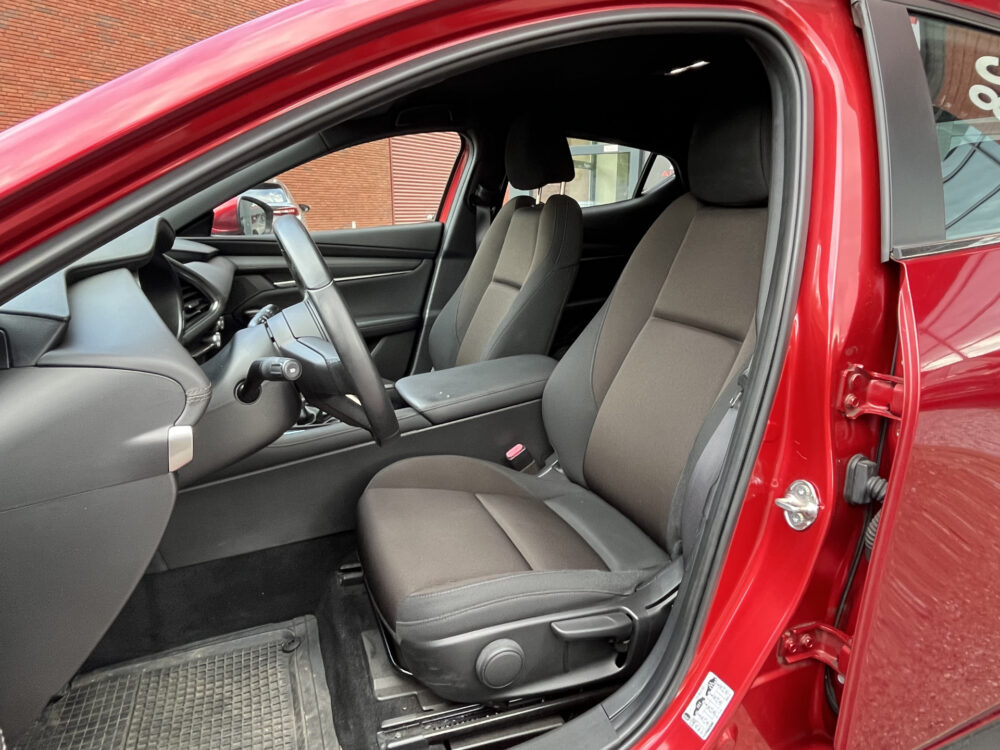 Mazda 3 2.0 SkyActiv-G 120 TS+ // NAVI // PDC // ADAPTIVE CRUISE // BLIND SPOT MONITOR // 9