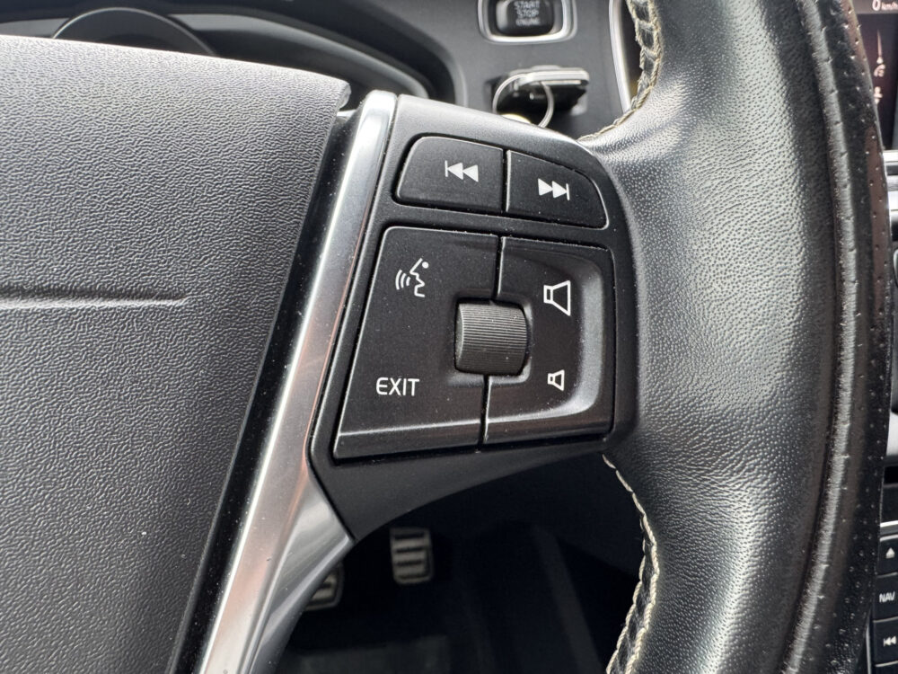 Volvo V40 1.5 T2 R-Design // NAVI // CRUISE // LED // PDC // TREKHAAK // STOELVERWARMING // 14