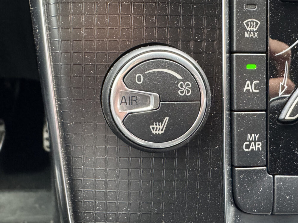 Volvo V40 1.5 T2 R-Design // NAVI // CRUISE // LED // PDC // TREKHAAK // STOELVERWARMING // 22
