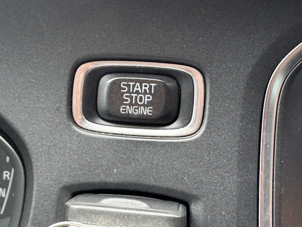 Volvo V40 1.5 T2 R-Design // NAVI // CRUISE // LED // PDC // TREKHAAK // STOELVERWARMING // 27