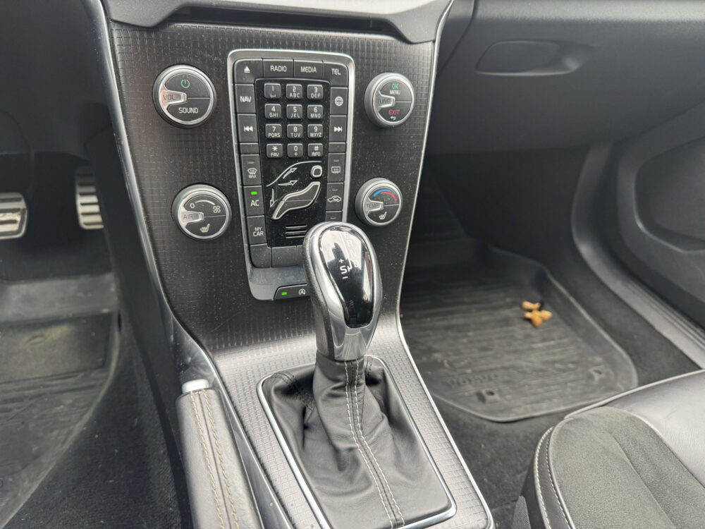 Volvo V40 1.5 T2 R-Design // NAVI // CRUISE // LED // PDC // TREKHAAK // STOELVERWARMING // 28