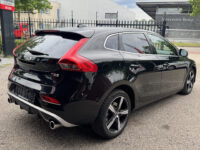 Volvo V40 1.5 T2 R-Design // NAVI // CRUISE // LED // PDC // TREKHAAK // STOELVERWARMING // 35