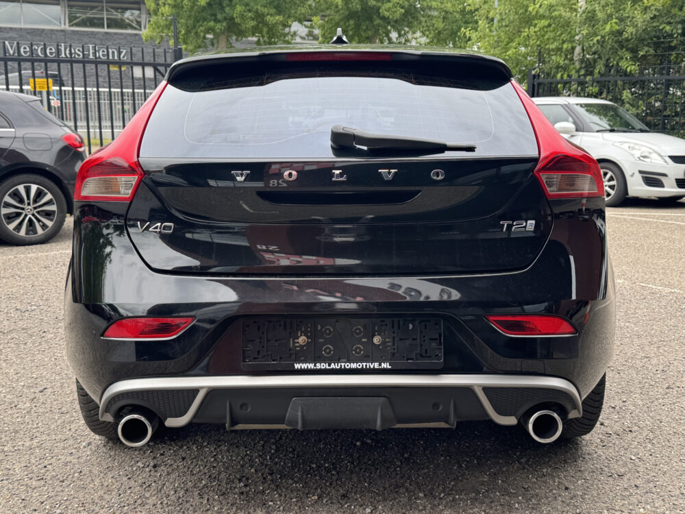 Volvo V40 1.5 T2 R-Design // NAVI // CRUISE // LED // PDC // TREKHAAK // STOELVERWARMING // 4