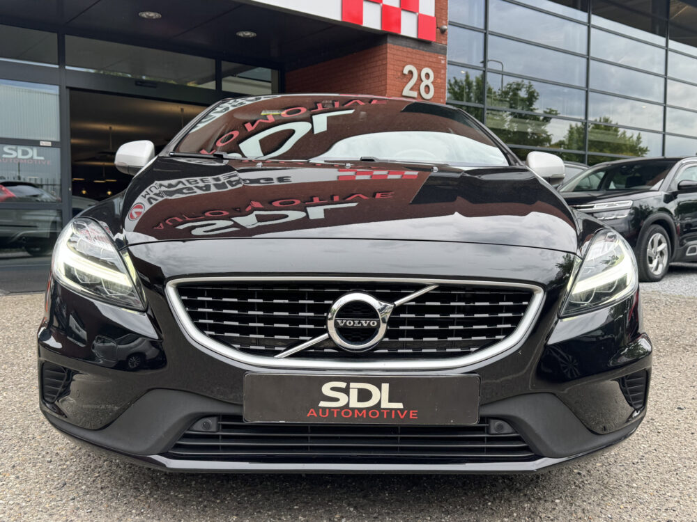 Volvo V40 1.5 T2 R-Design // NAVI // CRUISE // LED // PDC // TREKHAAK // STOELVERWARMING // 5